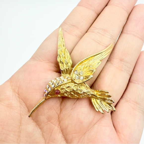 Vintage Hummingbird with Clear Rhinestones Gold tone Brooch Pin
Red Eyes - Picture 3 of 6